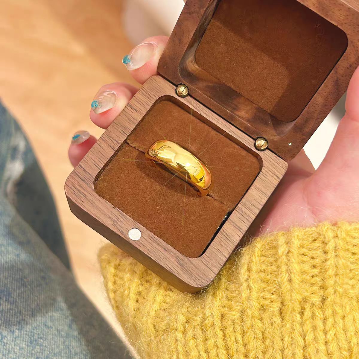 AU999 24K Gold Women's Bread C - đánh giá và giá Photography Yellow